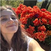 Studentessa della Facoltà di Medicina al quarto anno, disponibile per lezioni online e in presenza